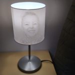 Stolní lampa kovová